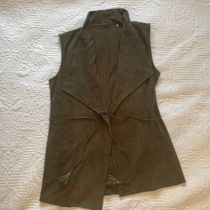 sleeveless cardigan with pockets